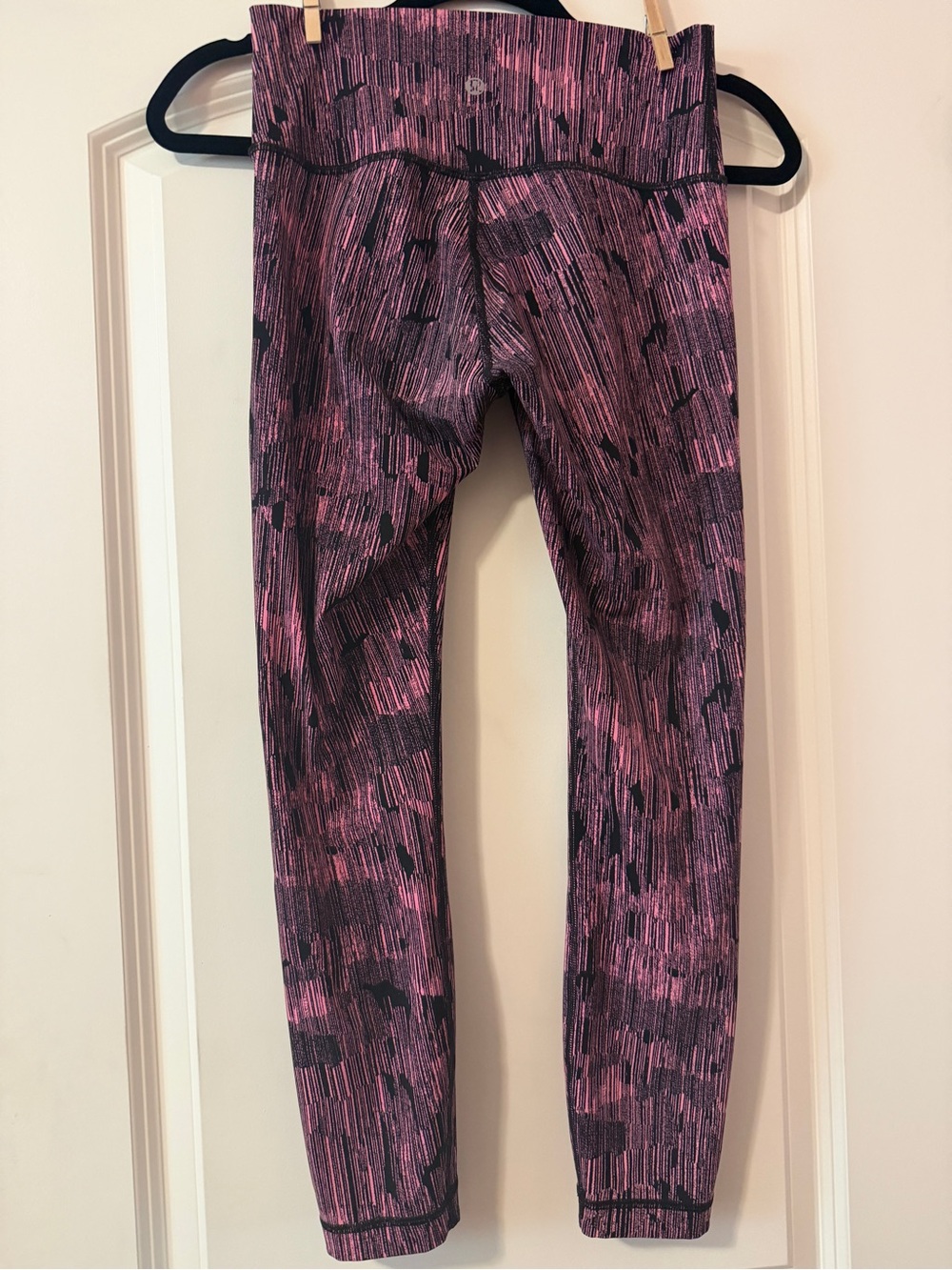 Lululemon Wonder Under High Rise tights. Variegated knit black/pink brush stroke